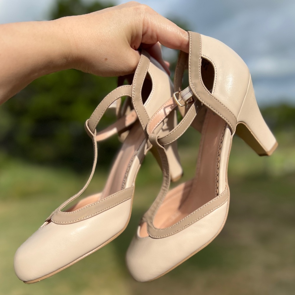 Journee Collection Olina Pump Size 9W - Picture 6 of 8